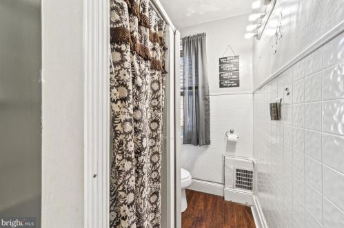 33 Mcclellan Ave, Trenton NJ 08610-6050 exterior