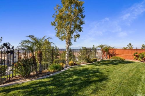 17089 Bluff Vista Ct, Riverside CA 92503-8715 exterior