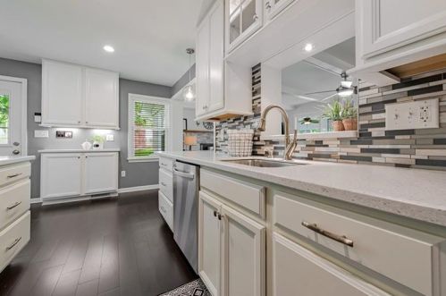 1124 Monastery Dr, Latrobe PA 15650-2726 exterior