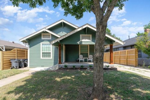 1030 Bishop Ave, Dallas, TX 75208-4111