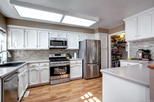 8123 Phillips Cir, Englewood CO 80112-3254 exterior