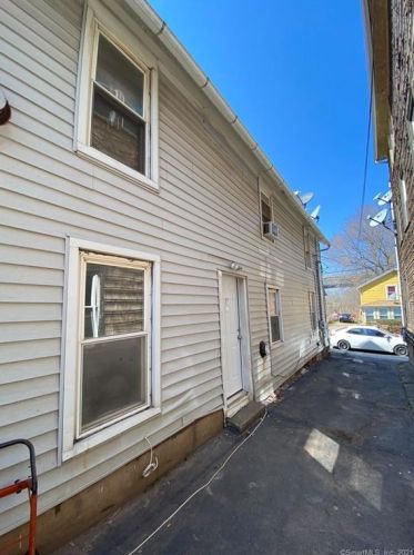 19 Portland St, Middletown CT  06457-2209 exterior