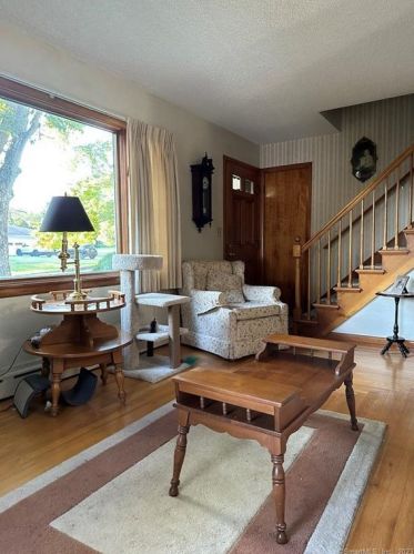 92 Garrigus Ct, Waterbury CT  06716-3104 exterior