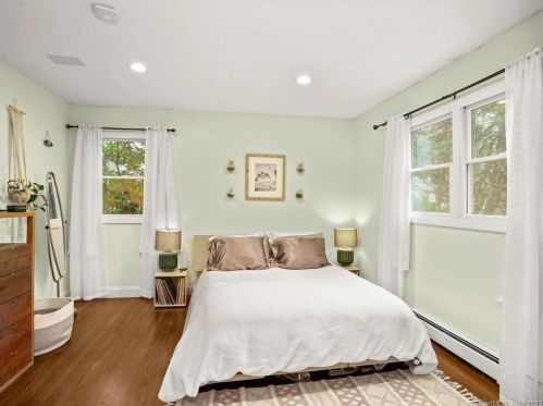 10 Pink Cloud Ct, Norwalk CT  06851-3310 exterior