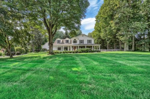 5 Carlson Ter, Fishkill NY  12524-3001 exterior