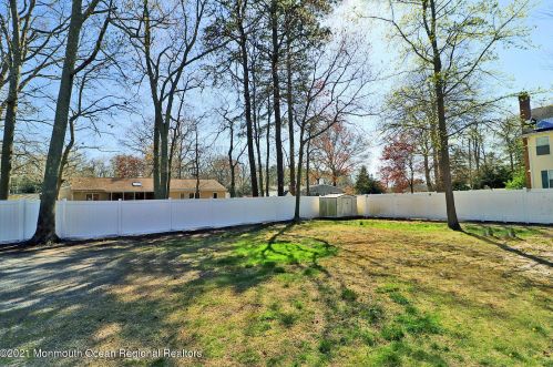 405 Conifer Dr, Lacey NJ  08731-1925 exterior