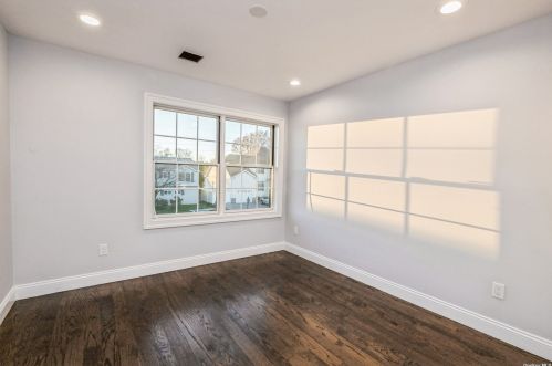 57 Bobwhite Ln, Hicksville NY  11801-4520 exterior