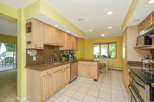 2 Autumn Dr, Mount Sinai NY  11766-2300 exterior