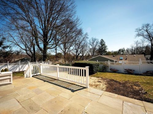 41 Michael Dr, Scarsdale NY  10583-6709 exterior