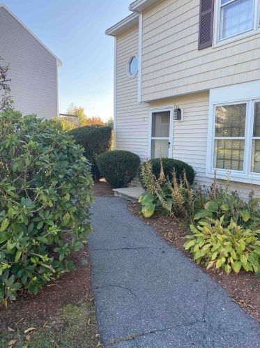 21 Scott Ln, Sandown, NH 03873-2139