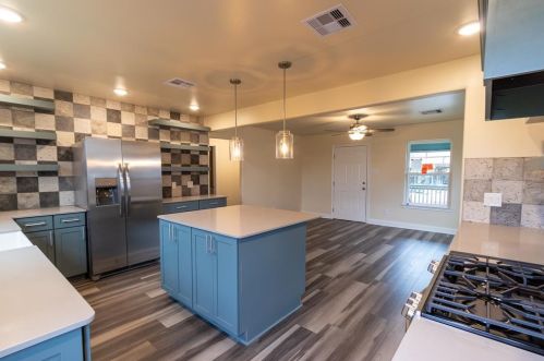 6906 Bernardo De Galvez Ave, Galveston, TX 77551