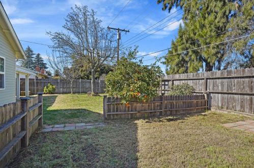 2353 Ln Loma Dr, Rancho Cordova CA 95670-3166 exterior