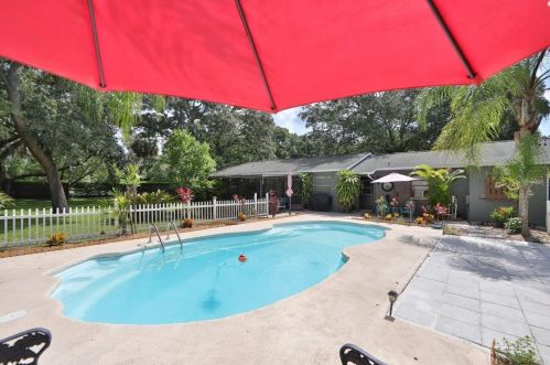 820 Crenshaw Lake Rd, Lutz FL  33548-8129 exterior