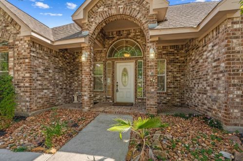 759 Forest Lane Dr, Conroe, TX 77302-1214