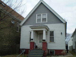 2768 Bremen St, Milwaukee, WI 53212-2606