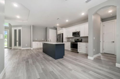 28124 Sunset Dr, Bonita Springs FL  34134-7503 exterior