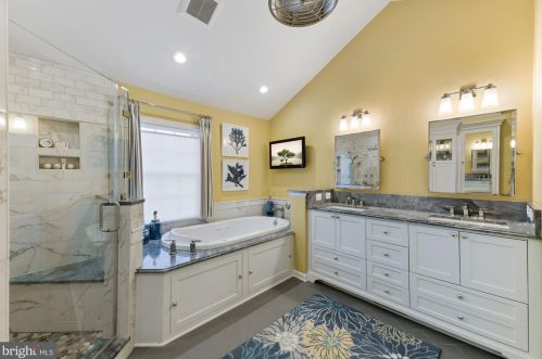 1802 Pimmit Dr, Falls Church VA  22043-1114 exterior