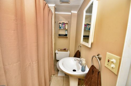 4 Clove Ave, Wantage NJ  07461-1902 exterior