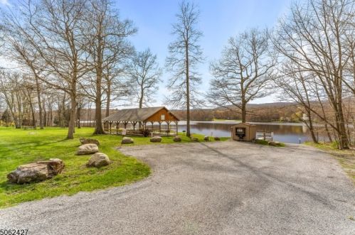 22 Glenbrook Dr, Fredon NJ  07860-6595 exterior