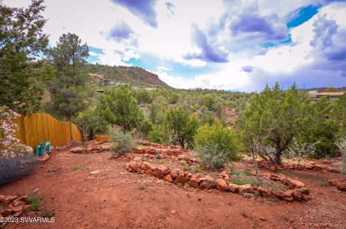 105 Castle Rock Trl, Sedona AZ 86336-6820 exterior