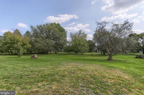 6411 Devonshire Hts Rd, Harrisburg PA 17111-4818 exterior