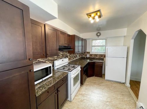 2789 Hone Ave, Bronx NY  10469-3807 exterior