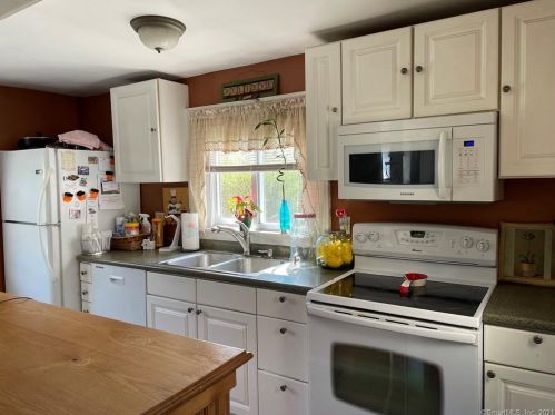 164 Vauxhall St, United States Coast Guard Ac CT  06320-3822 exterior