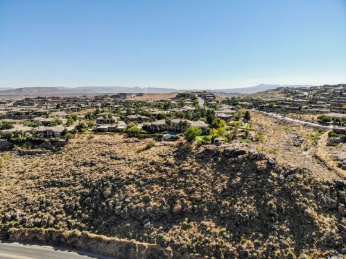 1540 Stone Clf Dr, Saint George UT 84790-6138 exterior