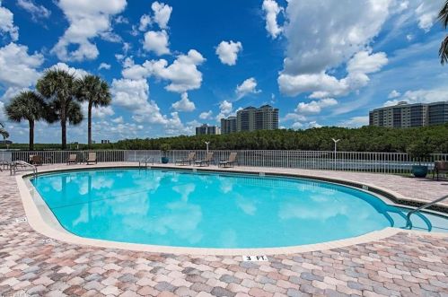 3 Bluebill Ave, Naples FL  34108-1788 exterior