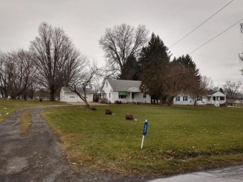 247 Scotland Ln, New Castle, PA 16101-9289