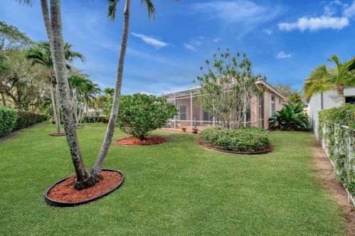 7110 Veneto Dr, Boynton Beach FL  33437-3741 exterior