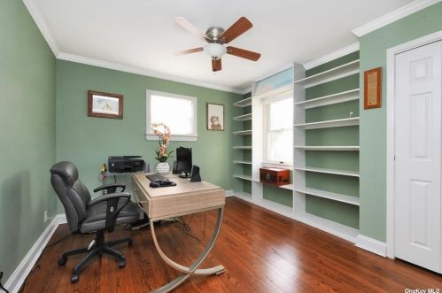 612 3rd Ave, Elwood NY  11731-3435 exterior