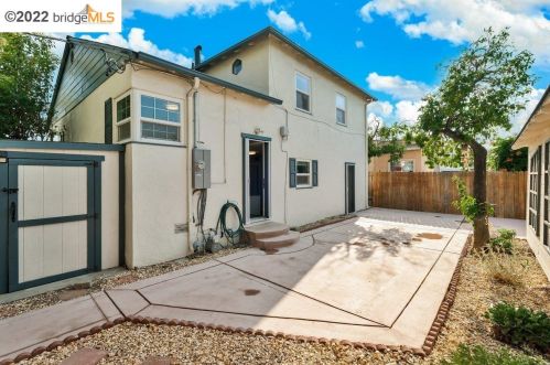 1390 Maple St, West Pittsburg CA  94565-2761 exterior
