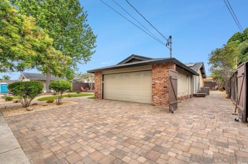 6034 Lancaster Dr, San Diego CA 92120-4537 exterior