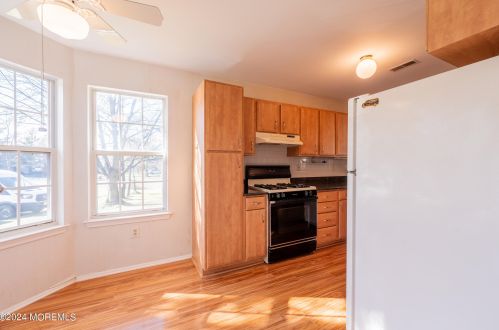 52 Perri Rd, East Freehold NJ  07728-4140 exterior