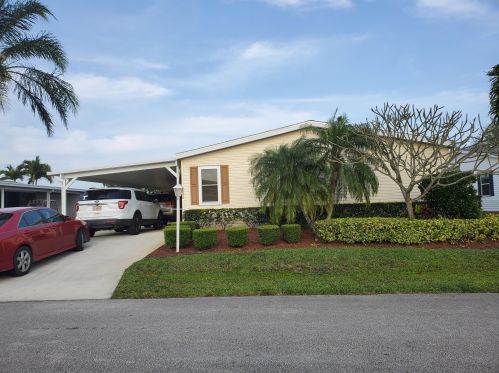 8008 9th Hole Dr, Fort Pierce, FL 34952-3175