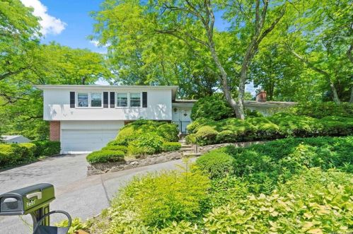 250 Broadfield Rd, New Rochelle, NY 10804-2407