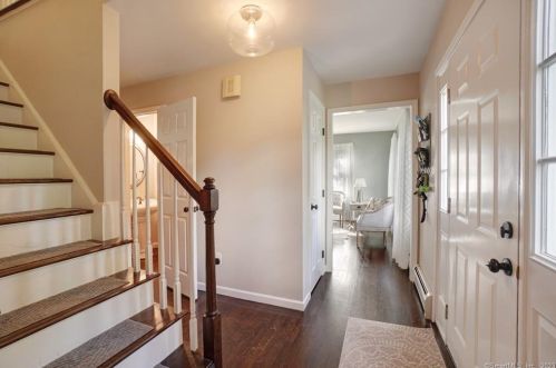 20 Narragansett Trl, Sandy Hook CT 06482-1147 exterior