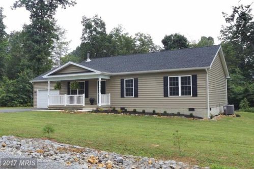 90 Medallion Dr, Hedgesville, WV 25427