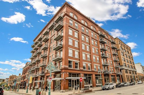 191 Broadway, Milwaukee WI  53202-6014 exterior