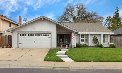 9020 Lismore Dr, Elk Grove CA  95624-2661 exterior