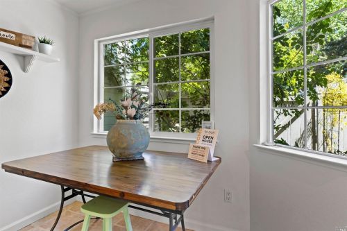 1468 Townview Ave, Santa Rosa CA  95405-7561 exterior