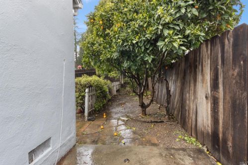 9 El Bonito Way, Benicia CA  94510-2214 exterior