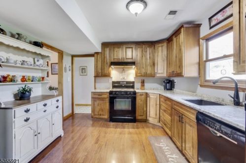4 Graydon Pl, Roxbury Township NJ  07836-9314 exterior