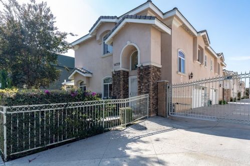 14729 Vermont Ave, Gardena, CA 90247-3001