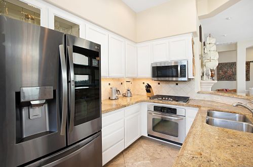 7713 Hazard Center Dr, San Diego CA  92108-4541 exterior