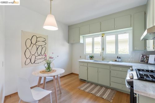 2718 Russell St, Berkeley CA 94705-2333 exterior