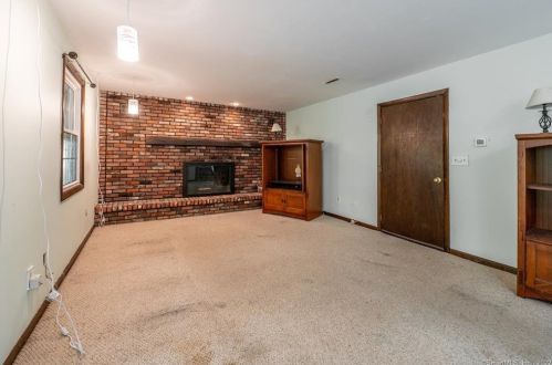 15 Independence Ln, North Haven CT  06473-1517 exterior