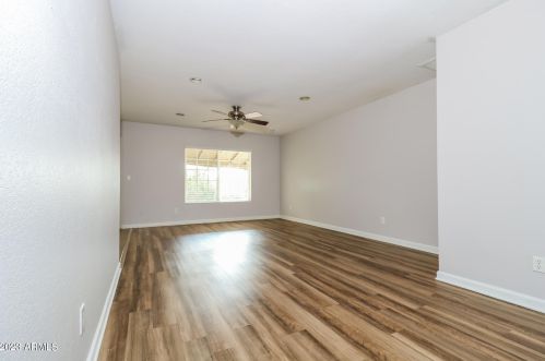 6013 Zoe Ella Way, Glendale AZ  85306-2928 exterior