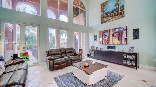 15963 79th Pl, Hialeah FL  33016-6647 exterior